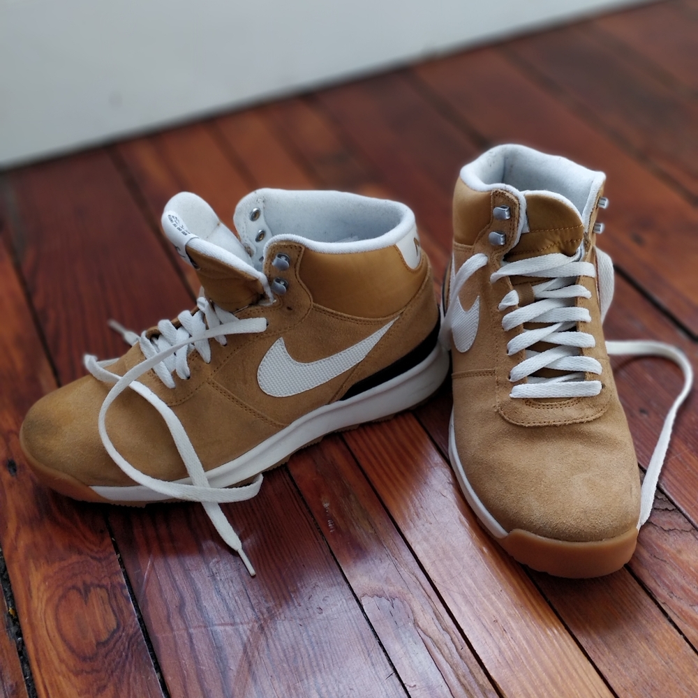 Nike Kicks : Size US 8.5